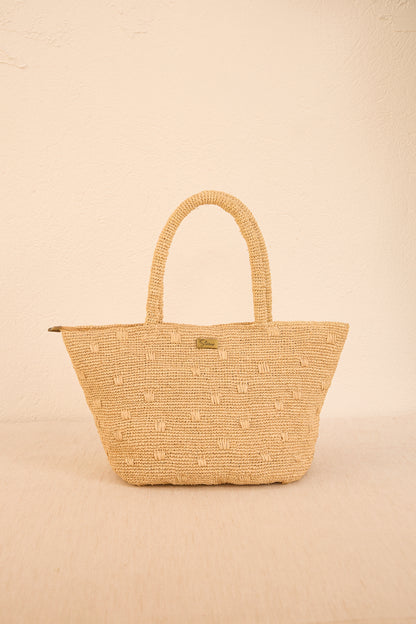 Bolsa de palha natural 'Gota' em formato orgânico, design rústico, perfeita para looks veraniegos e descontraídos.